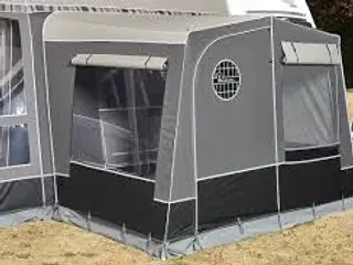 Annex 250 med sovekabine og stænger