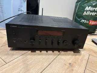 Yamaha R-N602 forstærker