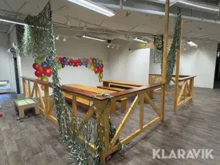 Bordebænkesæt og indhegning