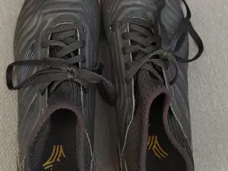 Fodboldstøvler indendørs 