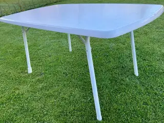 Stabilt plastbord med metalstel