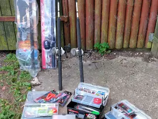 4 helt nye Fiskestænger inkl. masser af tilbehør