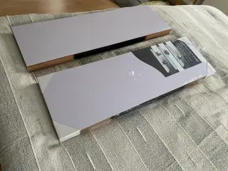 Svæve hylder 2 hvide og 2 sorte