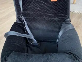 Bilsæde til hund