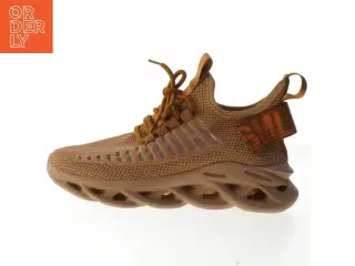 Sportssko i str. 37 fra Smliesm (str. 37 )