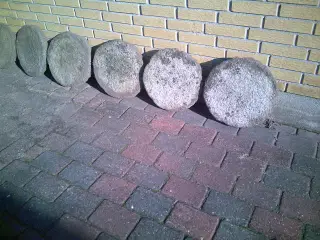 GRANIT TRÆDESTEN