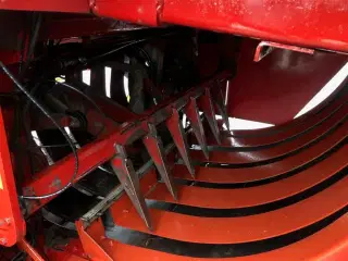 New Holland BB 980 Klargjort og serviceret