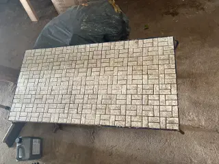 Charmerende cafébord med mosaik – kræver lidt kærl