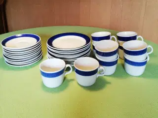 Blå Koka kaffekopper med underkop og kagetallerken