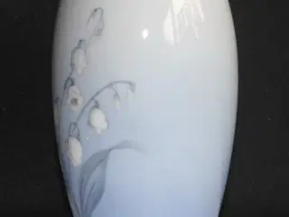 Vase med liljekonval fra Bing og grøndahl