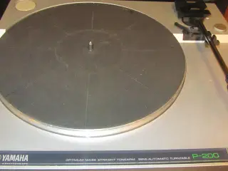 YAMAHA  P-200 PLADESPILLER  SEMI-AUTOMATISK