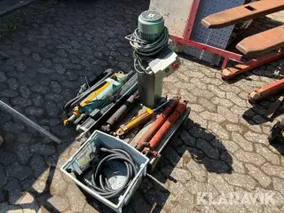 Hydraulikstation og stempler