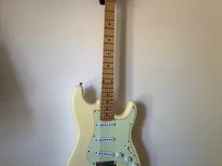 Flot Beaton el-guitar og NUX forstærker