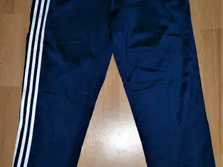 Perfekt Gave ! - Nyt Joggingsæt fra Adidas