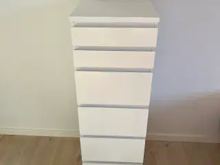 Smal høj kommode Malm