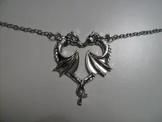 Halskæde med dragehjerte