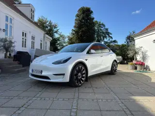 Tesla Model Y  Performance AWD
