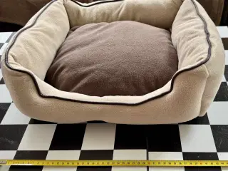 Hunde- eller katteseng.