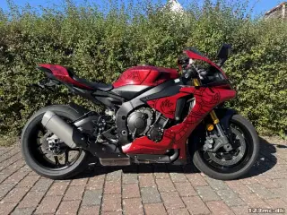Yamaha YZF R1