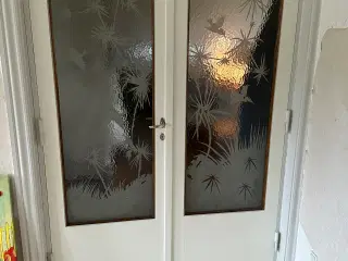 Fin gammel dobbelt dør med glas