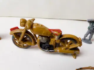 6 Reisler Militær Figurer 