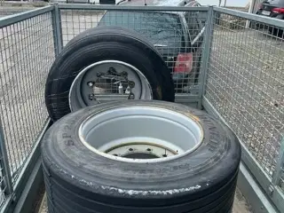 - - - Trailerhjul 455/40R22,5    Dunlop 2 stk.