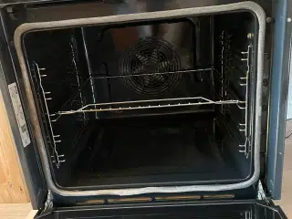 Indbygningsovn med front i rustfrit stål