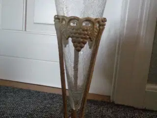 Vase i metalstativ 