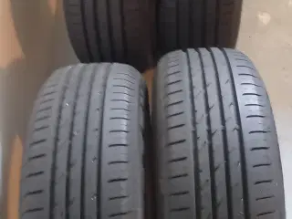Næsten nye sommerdæk med få km.