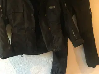 Mc tøj