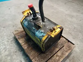Ford 550 Hydrauliktank D4NN875F