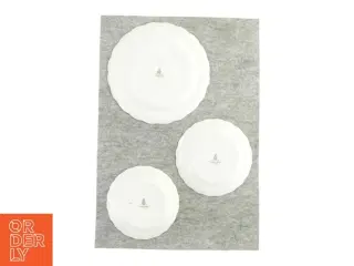 Engelsk porcelænssæt 21 store tallerkener, 12 små tallerkener og 35 halvdybe/desserttallerkener