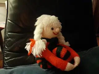 Sød strikket nissepige.