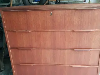 Teaktræskommode