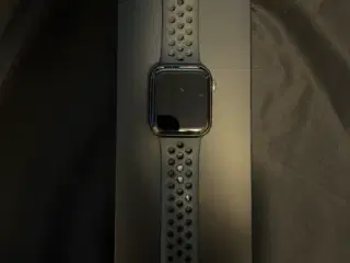 Apple Watch SE Nike 40 mm