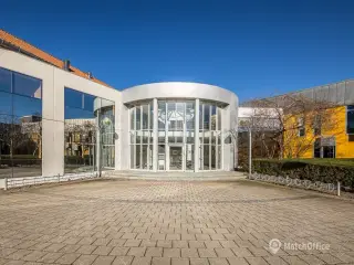 Stort og flot lejemål velbeliggende i udkanten af Helsingør. med flere forskellige anvendelsesmuligheder.