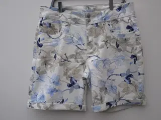 Nye Red Button shorts str 44