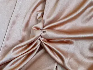 To lange kjoler 