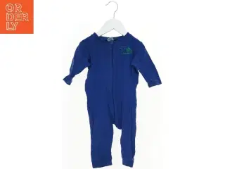 Blå heldragt med tryk fra Be Kids (str. 74)