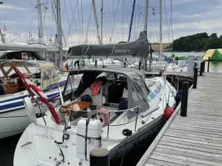 Rummelig sejlbåd med nyere motor – Søsættes 24. ap