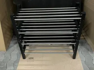 Skohylde i metal og træ