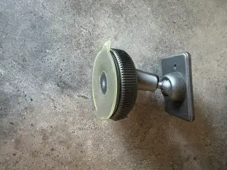 TomTom holder købes