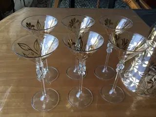 Flotte guldbelagte likør glas og karaffel