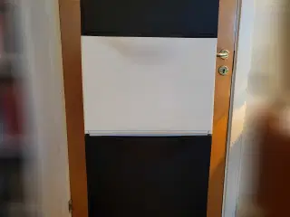 To sorte TRONES skoskabe fra IKEA 