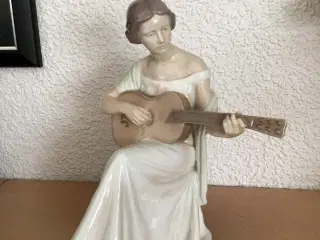 Kvinde med guitar