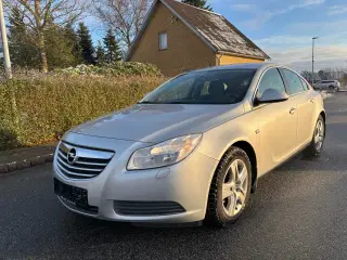 Opel Insignia 1,8 140HK 5d