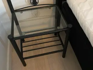 Seng inkl. topmadras og sengebord