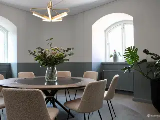 Charmerende kontor med industriel vibe