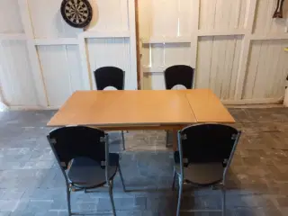Bord med 4 stole