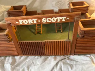 Fort Scott med 6 figur